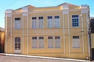 Edifício da Sede da Cooperativa dos Empregados da Viação Férrea do RS.  [Arquivo pessoal.]