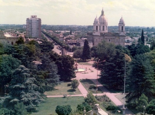 Cidade de Chivilcoy no dia do assalto ao banco, verão de 1984-1985<br />Foto Martin Jayo 