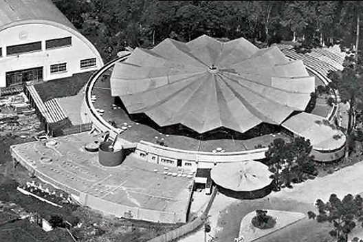 Clube Curitibano, Curitiba, 1966. Arquitetos Luiz Forte Netto, José Maria Gandolfi, Roberto Luis Gandolfi e Vicente Castro<br />Foto divulgação 