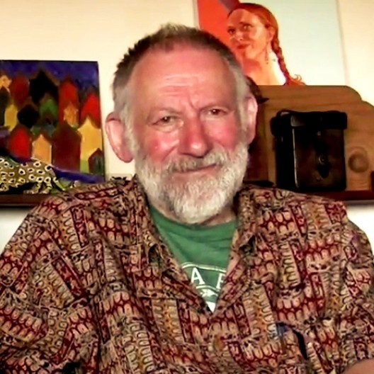 Christopher Alexander no Center for Environmental Structure, Berkeley, Califórnia, 2013<br />Foto Michael Mehaffy  [Wikimedia Commons / Licença CC BY-SA 4.0]