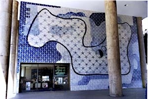 Conchas e hipocampos, Cândido Portinari. Sob os pilotis