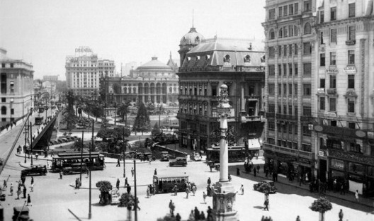 Praça do Patriarca [TOLEDO, Benedito Lima de. Prestes Maia e as origens do urbanismo moderno em São Paulo]