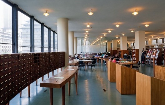 Ministério da Educação e Saúde, posteriormente Ministério da Educação e Cultura e atual Palácio Capanema, Rio de Janeiro RJ Brasil, 1936-1945. Arquitetos Lúcio Costa, Oscar Niemeyer, Affonso Eduardo Reidy, Jorge Moreira, Carlos Leão e Ernani Vasconcellos<br />Foto/Photo Nelson Kon 