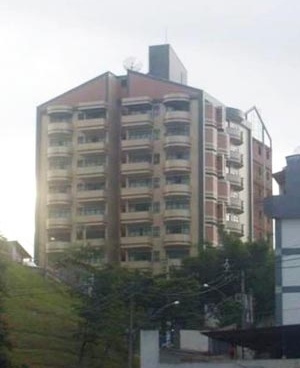 Ed. Morada Rosebud, R. Valentino Cruz – Centro, 1991. Edifício da primeira metade da década de 1990 [OLIVEIRA, L. F. & CARVALHO, A. W. B. Relatório Final de Pesquisa, 2006]