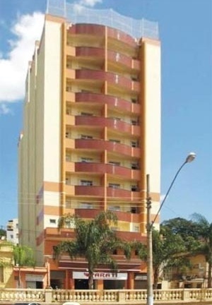 Ed. Solar Avenida, Av. Bueno Brandão - Centro, 1996. Edifício da primeira metade da década de 1990 [OLIVEIRA, L. F. & CARVALHO, A. W. B. Relatório Final de Pesquisa, 2006]