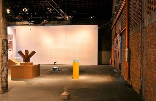 Exposição Território de Contato, Marcos Acayaba e Nicolás Robbio (módulo 2), curadoria Marta Bogéa e Abilio Guerra, Sesc Pompéia, 2013<br />Foto Juan Guerra 