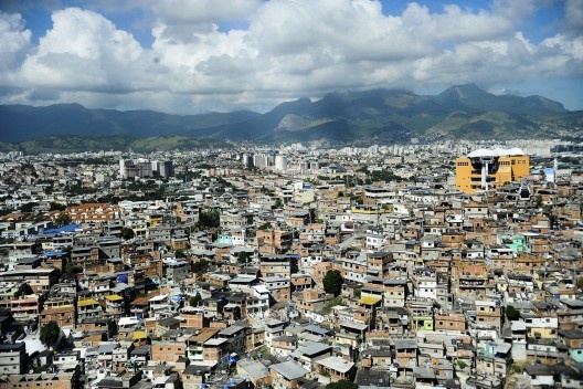 O Complexo do Alemão, no Rio de Janeiro, durante a visita da diretora-geral do Fundo Monetário Internacional – FMI, Christine Lagarde<br />Foto Tomaz Silva  [Agência Brasil]
