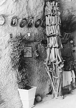  Ex-votos, exposición "Nordeste", Museo de Arte Moderna de Bahía – MAMB, Salvador, 1963 [coleção Lina Bo Bardi]