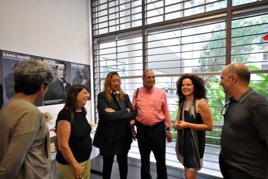 Maria Júlia de Oliveira Santos, Denise Pinheiro Machado, Zaha Hadid, Roberto Segre, Flávia de Farias e Cadu Ferreira<br />Foto divulgação 