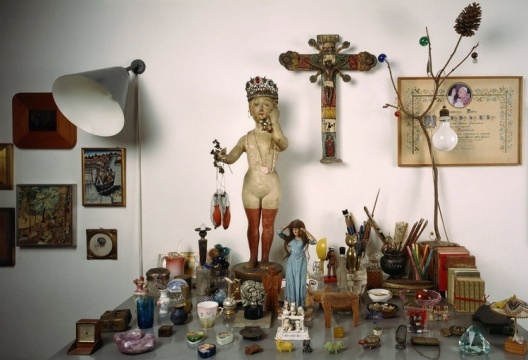Coleção de objetos de Lina Bo Bardi<br />Foto Nelson Kon 
