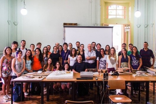 Oficina de Modelos, 21 de fevereiro, manhã, equipe de trabalho<br />Foto Marina Acayaba 
