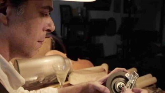 Fotograma do curta-metragem <i>Moto-perpétuo</i>, roteiro e direção de Caio Guerra. Com Antonio Aurrera e Gabriel Francomano Lima, 2013<br />Foto Felipe Lion 
