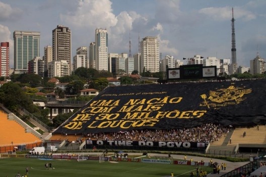 Torcida corinthiana no Tobogã do Pacaembu em jogo contra o Vasco da Gama em 2012<br />Foto Nelson Kon 