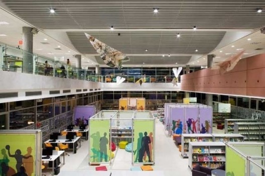 Biblioteca São Paulo, Parque da Juventude, São Paulo. Escritório Aflalo & Gasperini (arquitetura), Dante Della Manna (interiores) e Univers Design (design gráfico)<br />Foto Daniel Ducci 