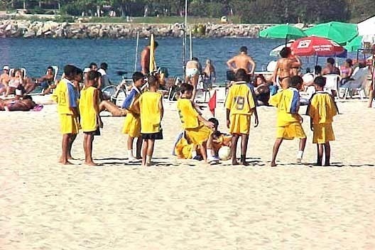 Escolinha na Praia, Aterro do Flamengo, Rio de Janeiro: ruído humano<br />Foto P A Rheingantz 