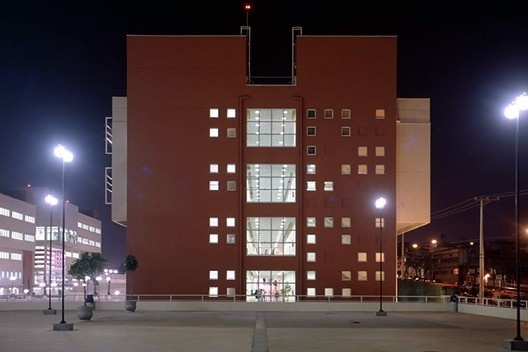Universidade do Grande ABC, Santo André SP, 1997. Arquiteto Affonso Risi<br />Foto divulgação 