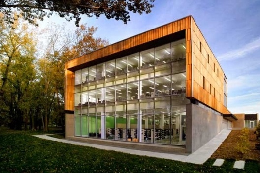 Biblioteca em Montarville – Québec – Canada – Projeto selecionado em concurso<br />Autores: Briere, Gilbert + Associés (www.brieregilbert.com)  [concursosdeprojeto.org]
