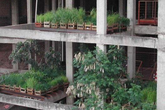 “Amnésias Topográficas”, instalação teatral, Belo Horizonte, 2004-2005. Arquitetos Carlos Teixeira e Louize Ganz