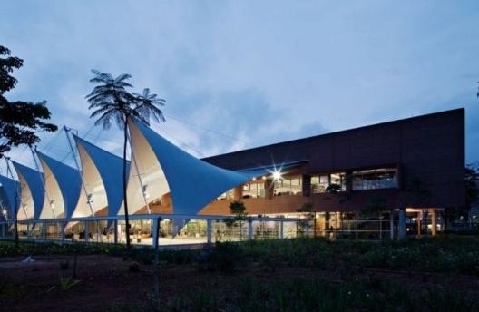 Biblioteca São Paulo, Parque da Juventude, São Paulo. Escritório Aflalo & Gasperini (arquitetura), Dante Della Manna (interiores) e Univers Design (design gráfico)<br />Foto Daniel Ducci 