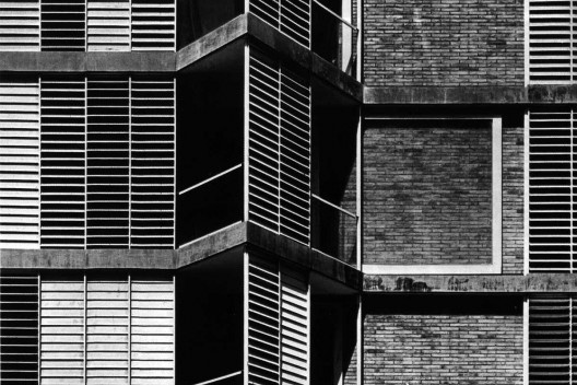 Edifício residencial Calle Compositor J. S. Bach, Barcelona, 1958. Arquiteto José Antonio Coderch [Livro resenhado]