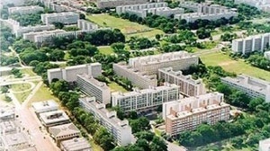 Brasília: espaços excessivamente permeáveis, que dispersam pedestres e não oferecem atividades em seus térreos<br />Foto www.infobrasilia.com.br 