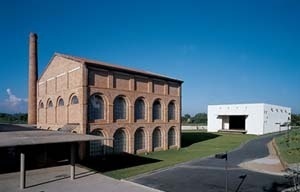 Filiação 8 – Centro KKKK, Brasil Arquitetura. <br />Foto Nelson Kon 