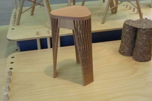 Tryst Stool, criado por Tate Anson, do coletivo Melbourne Movement.<br />Foto Gabriela Celani. 