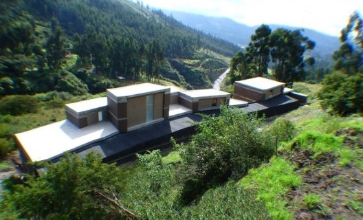 Casa Entre Muros, AlBorde, 2008