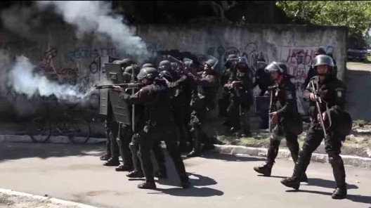Repressão policial ao Movimento Ocupe Estelita<br />Foto divulgação  [vídeo “Recife, cidade roubada”]