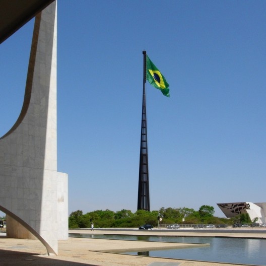 Monumento Pavilhão Nacional, Brasília, 1972. Arquiteto Sergio Bernardes<br />Foto Ivano Gutz  [Wikimedia Commons]