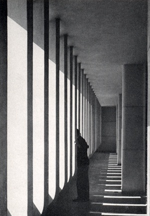 Brise-soleil da Associação Brasileira de Imprensa, Irmãos Roberto, 1936 [Brasil Builds, de Philip Goodwin, 1943]