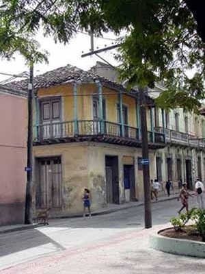 Foto 4: Vivienda etapa colonial con fachada de balconaje