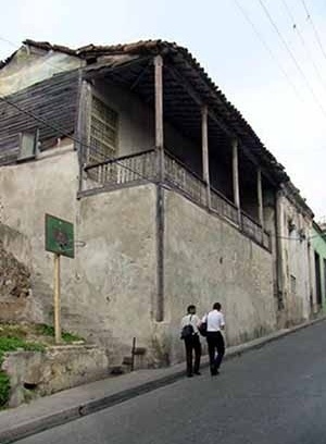 Foto 5: Vivienda etapa colonial con fachada de corredor