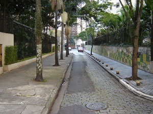 Travessa sem nome entre as ruas Inhambu e Tuim<br />Foto Vladimir Bartalini 
