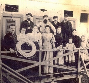 Imagem 10. Família Mina em seu balneário de La Perla, a princípios do século XX [Arquivo fotográfico da família Fava]