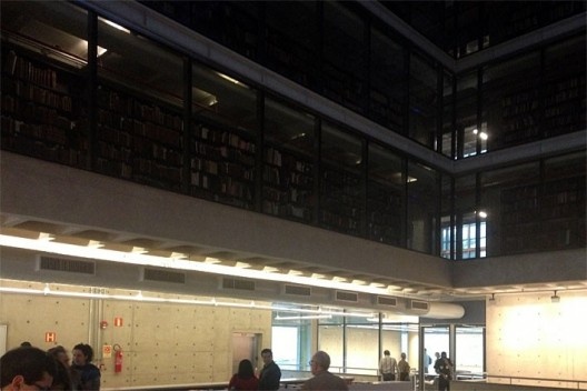 Biblioteca Brasiliana Guita e José Mindlin, Campus USP, São Paulo. Arquitetos Eduardo de Almeida e Rodrigo Mindlin Loeb<br />Foto Silvana Romano Santos 