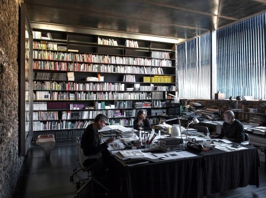 Barberí Laboratory 2008 Olot, Girona, Spain<br />Fotografía Hisao Suzuki  [Website Pritzker Prize]
