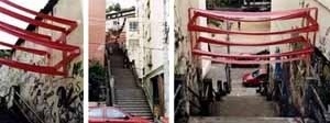Empena Cega, 2001. Adesivo vinílico sobre empenas, 3,50x1,5x1,50 m. Rio-Trajetorias. Intervenção urbana realizada no bairro Jardim Botânico do Rio de Janeiro.<br />Foto Ivana Monteiro  [http://paginas.terra.com.br/arte/anaholck]