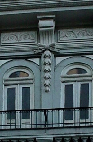 Detalhe de construção de comércio popular