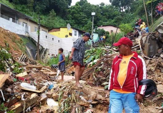 Deslizamento de terra em Recife, 2016<br />Foto Sumaia Villela  [Agência Brasil]