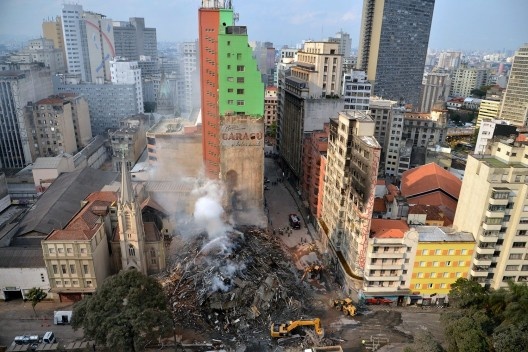 Escombros do Edifício Wilton Paes de Almeida, São Paulo, 02 maio 2018<br />Foto Rovena Rosa  [FotosPublicas]