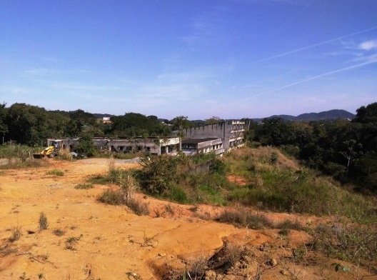Usina Termoelétrica de Juquiá, ruínas de edifício arquitetônico, Juquiá SP. Arquiteto Oscar Niemeyer<br />Foto Wilson Luis Italiano 