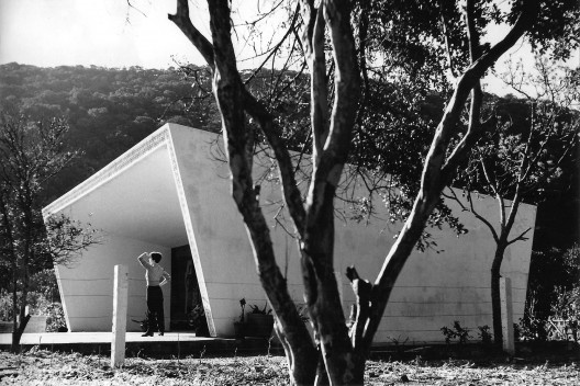 Casa de praia de João Roberto Hafers, Guarujá. Arquiteto Oswaldo Corrêa Gonçalves<br />Foto divulgação 