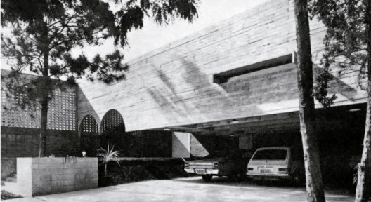 Residência Paulo Bittencourt Filho, São Paulo, 1973. Arquiteto Ruy Ohtake<br />Foto José Moscardi  [GUERRA, Abilio; ROMANO, Silvana. Ruy Ohtake, arquiteto. São Paulo, Romano Guerra/Instituto]