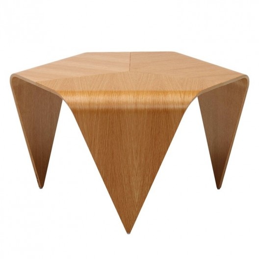 Mesa quadrada, de llmari Tapiovaara<br />Foto divulgação 