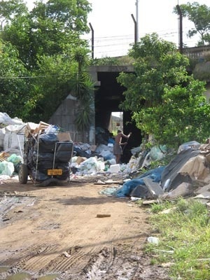 Entrada do túnel que serve de local de trabalho
