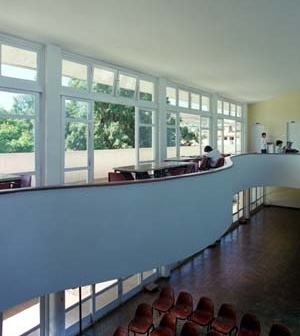 Cine-Teatro e Clube Social, salão, 1953. Arquitetos Aldary Henrique Toledo e Carlos Leão<br />Foto Pedro Lobo  [IPHAN-BH]