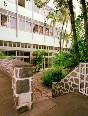 Hotel Cataguases, fachada principal, 1951. Arquitetos Aldary Henrique Toledo e Gilberto Lyra de Lemos<br />Foto Pedro Lobo  [IPHAN-BH]