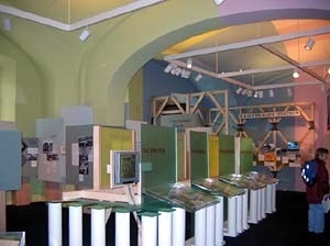 Módulo central com vitrine<br />Foto Cêça Guimaraens 