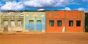 Pinturas e Platibandas, Caratacá BA , 1986 <br />Foto Anna Mariania  [http://www.itaucultural.org.br]